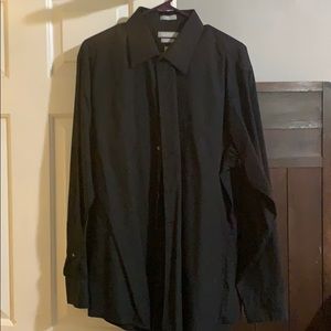 Men’s Van Heusen button down - 17 34/35